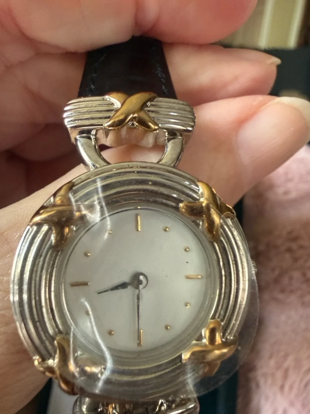 Vintage Avon Quartz Watch two tone with Black Leather Band needs a battery.